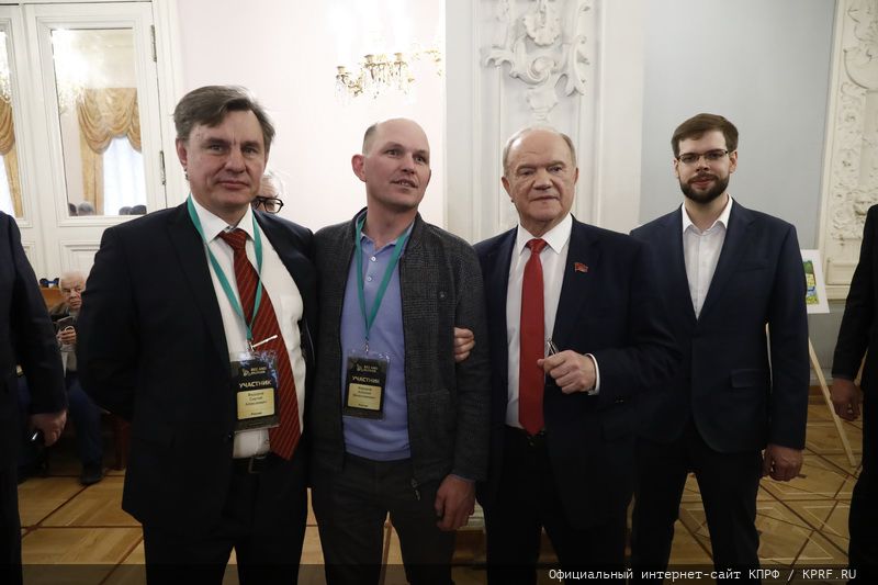 Г.А. Зюганов: «Пчела демонстрирует человеку примеры миролюбия и трудолюбия»
