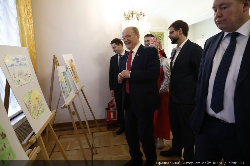 Г.А. Зюганов: «Пчела демонстрирует человеку примеры миролюбия и трудолюбия»