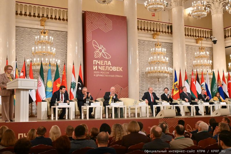 Г.А. Зюганов: «Пчела демонстрирует человеку примеры миролюбия и трудолюбия»