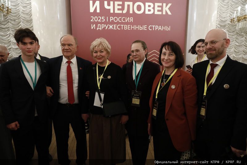Г.А. Зюганов: «Пчела демонстрирует человеку примеры миролюбия и трудолюбия»