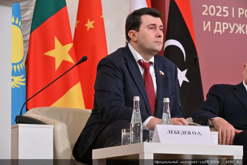 Г.А. Зюганов: «Пчела демонстрирует человеку примеры миролюбия и трудолюбия»