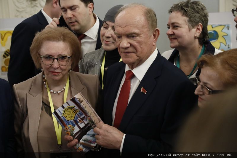 Г.А. Зюганов: «Пчела демонстрирует человеку примеры миролюбия и трудолюбия»