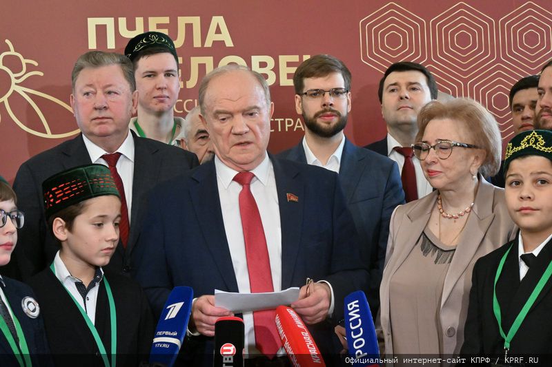 Г.А. Зюганов: «Пчела демонстрирует человеку примеры миролюбия и трудолюбия»