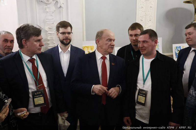 Г.А. Зюганов: «Пчела демонстрирует человеку примеры миролюбия и трудолюбия»
