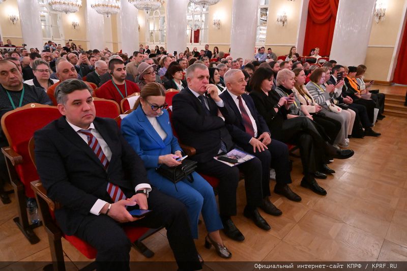 Г.А. Зюганов: «Пчела демонстрирует человеку примеры миролюбия и трудолюбия»