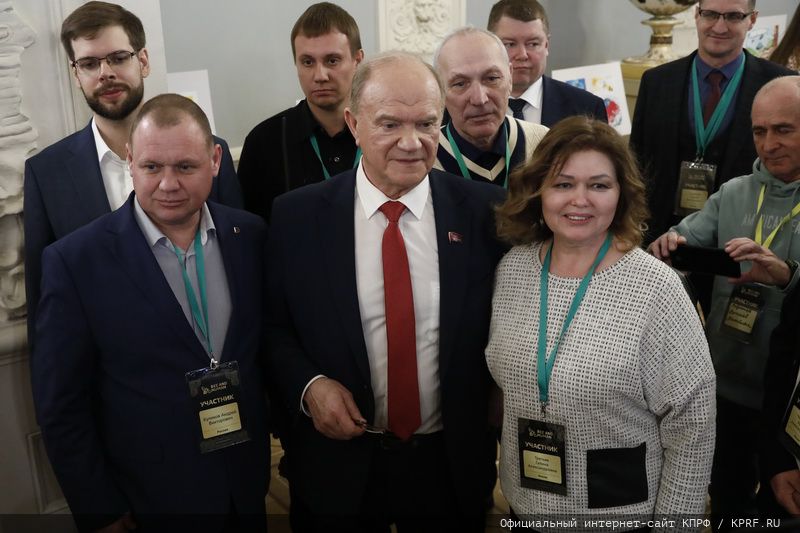 Г.А. Зюганов: «Пчела демонстрирует человеку примеры миролюбия и трудолюбия»