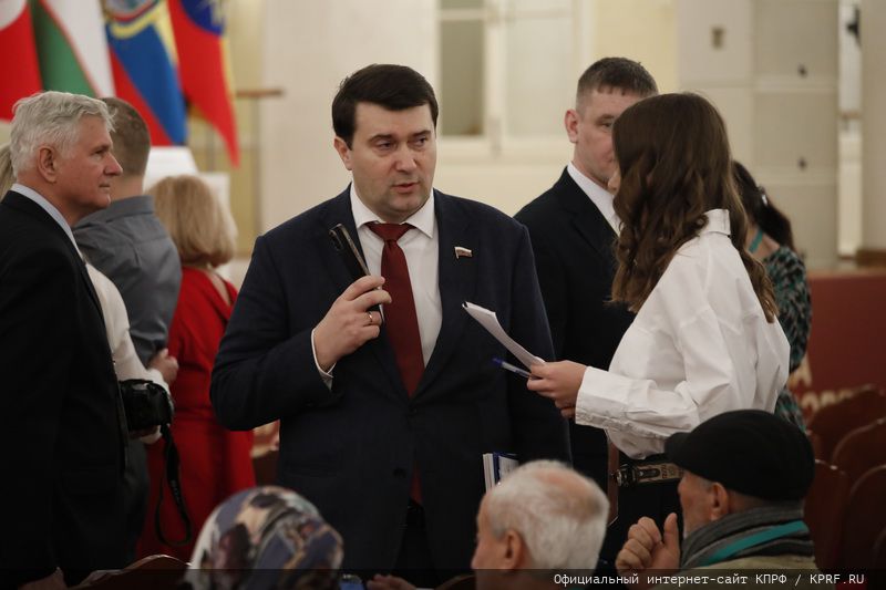 Г.А. Зюганов: «Пчела демонстрирует человеку примеры миролюбия и трудолюбия»