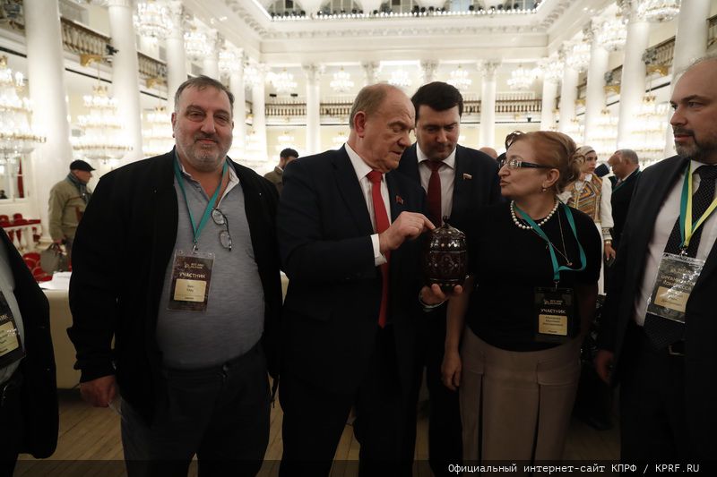 Г.А. Зюганов: «Пчела демонстрирует человеку примеры миролюбия и трудолюбия»