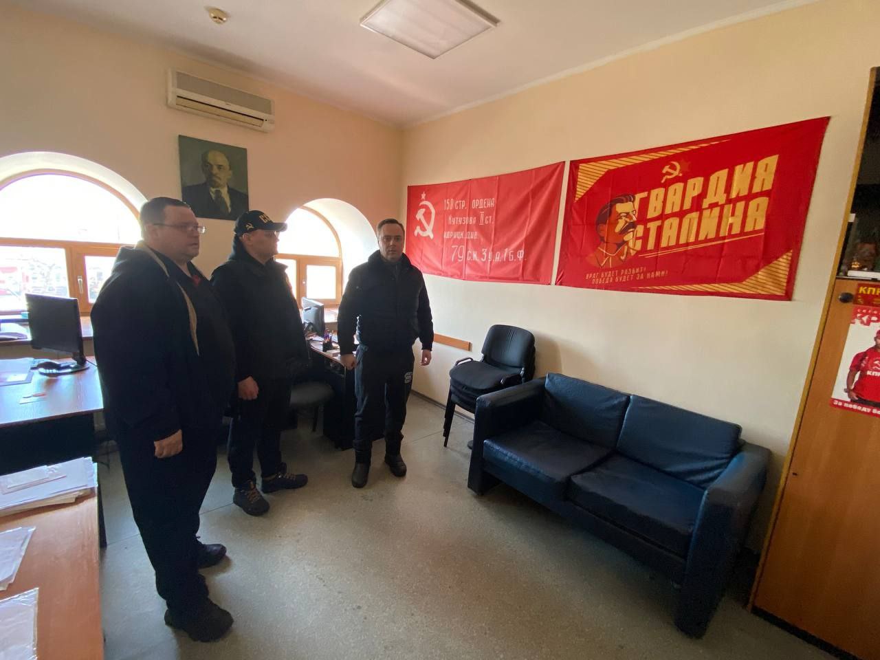 Коммунисты из Королёва, при содействии первого секретаря Королёвского ГК КПРФ Светланы Петровой, посетили Донецк, передали помощь и провели ряд встреч