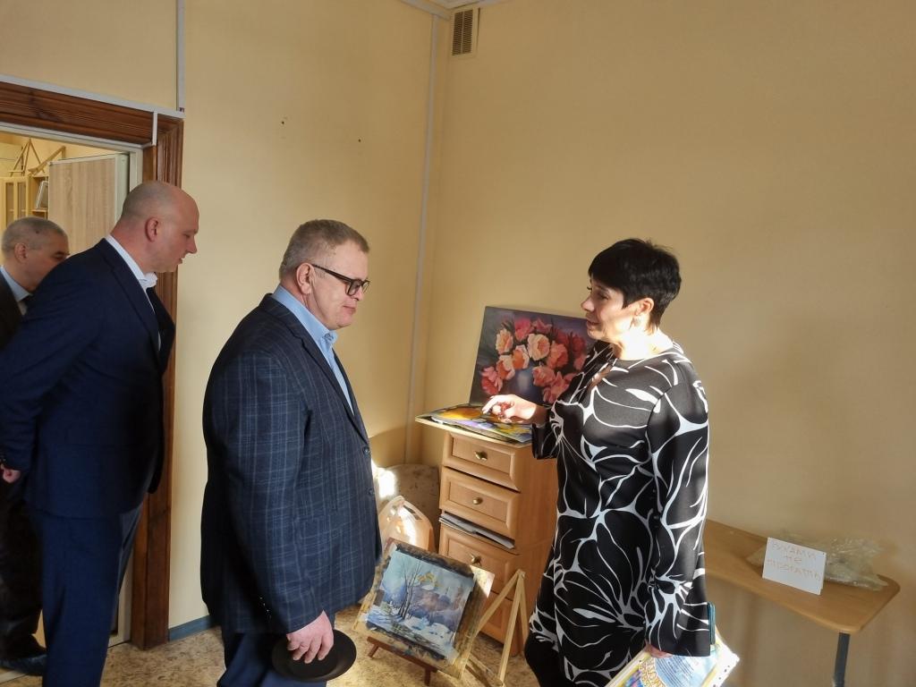 Руководитель фракции КПРФ в Мособлдуме Александр Наумов вручил награды волонтерам
