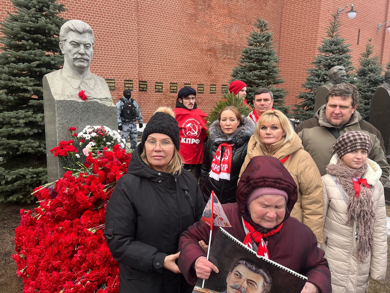 Имя Сталина бессмертно