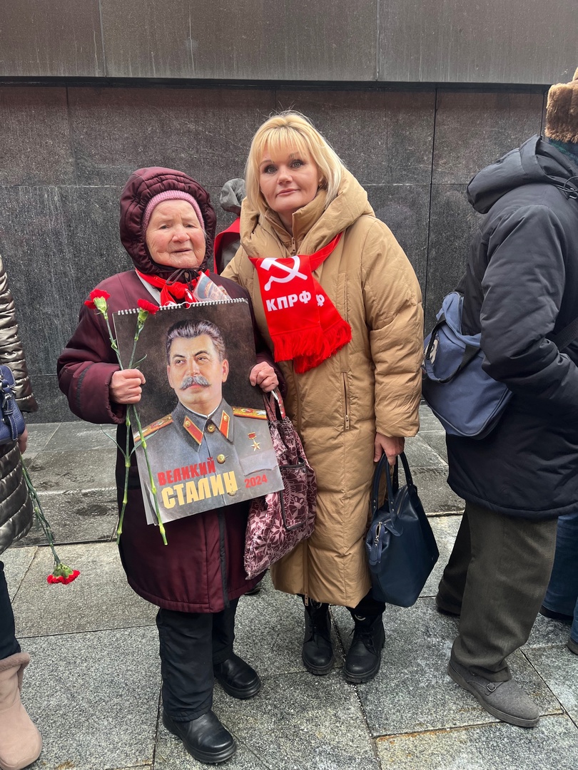 Имя Сталина бессмертно