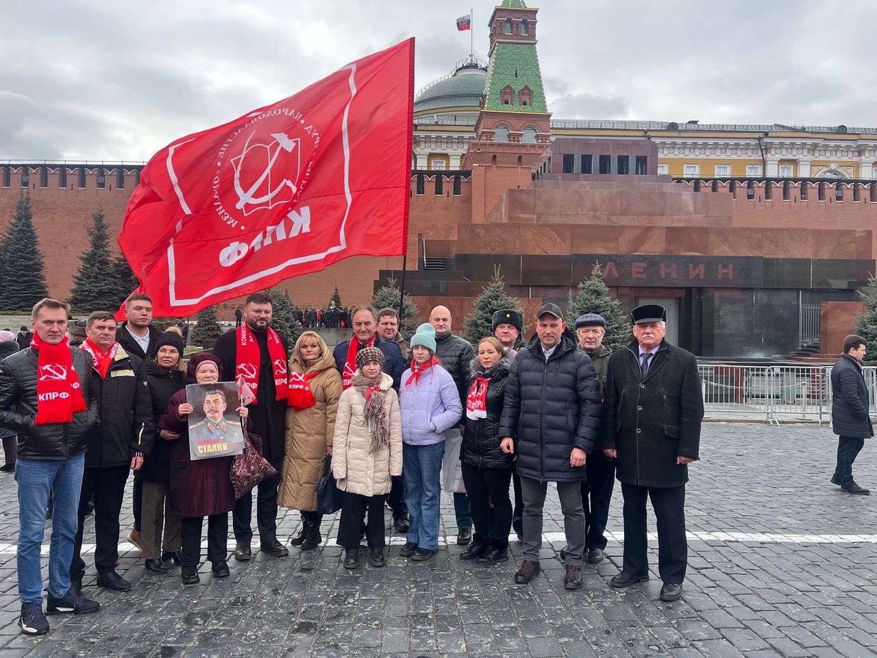 Имя Сталина бессмертно