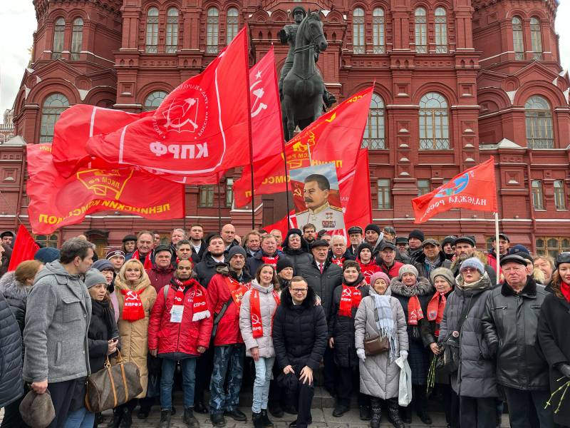 Луховицкие коммунисты почтили память о Сталине