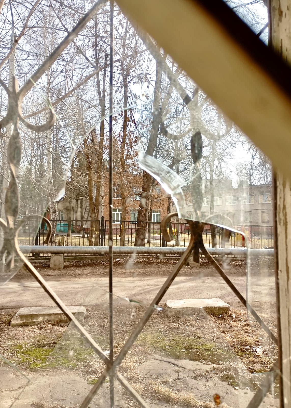 В Воскресенске неизвестные лица разбили окна в помещении местного горкома КПРФ