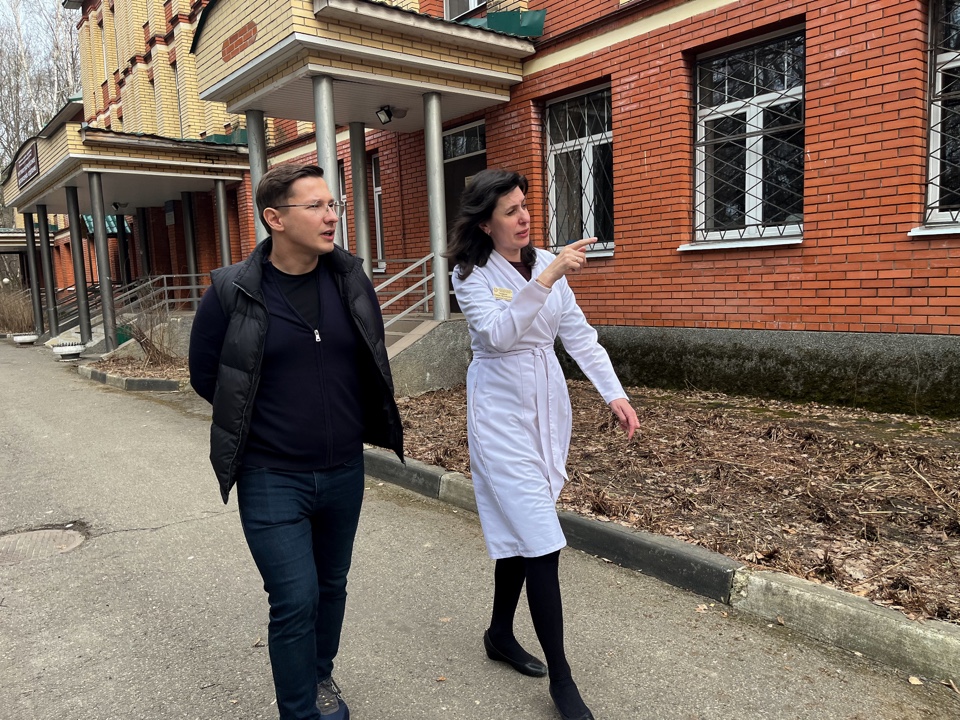 Депутат Мособлдумы Марк Черемисов приехал в ЦРБ г.о. Богородский для осмотра нового оборудования