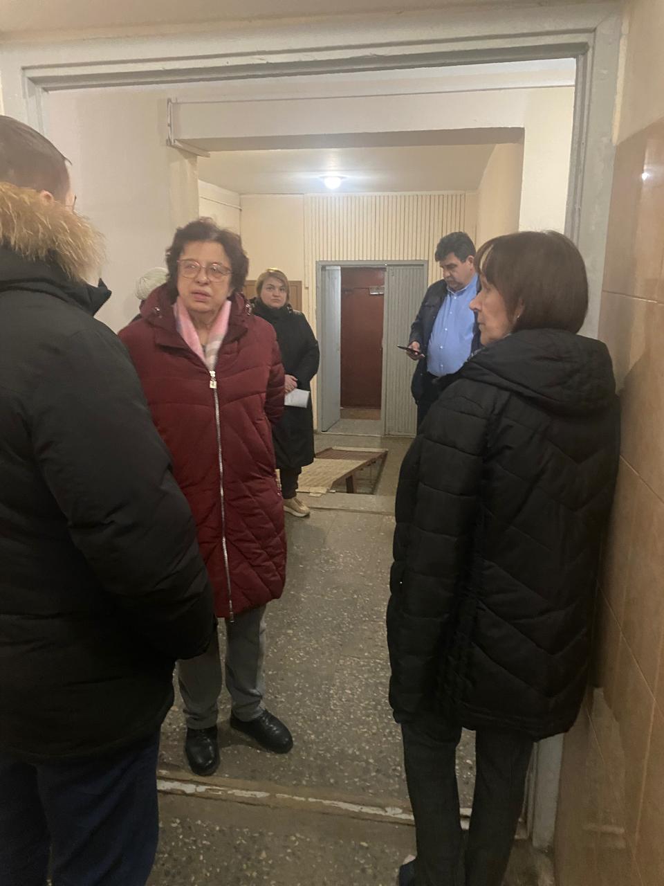 Депутат Совета депутатов г.о. Королёв фракции КПРФ Светлана Петрова встретилась с жителями д. 14 ул. Болдырева