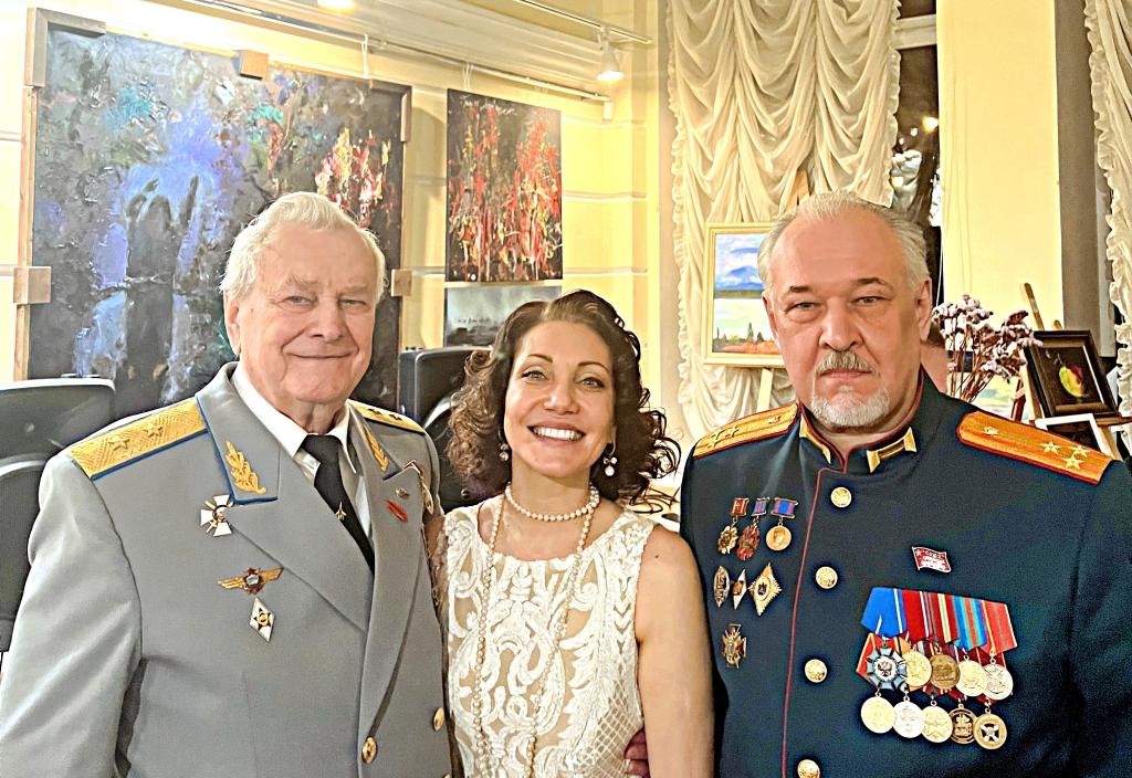 Советские офицеры встретились с родственниками героев-«челюскинцев» и вручили памятные медали КПРФ