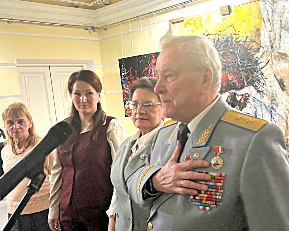 Советские офицеры встретились с родственниками героев-«челюскинцев» и вручили памятные медали КПРФ