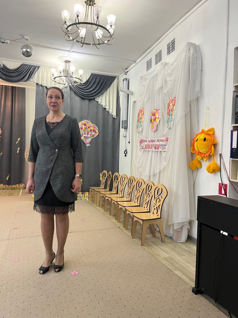 Елена Мокринская поздравила воспитателей детского сада