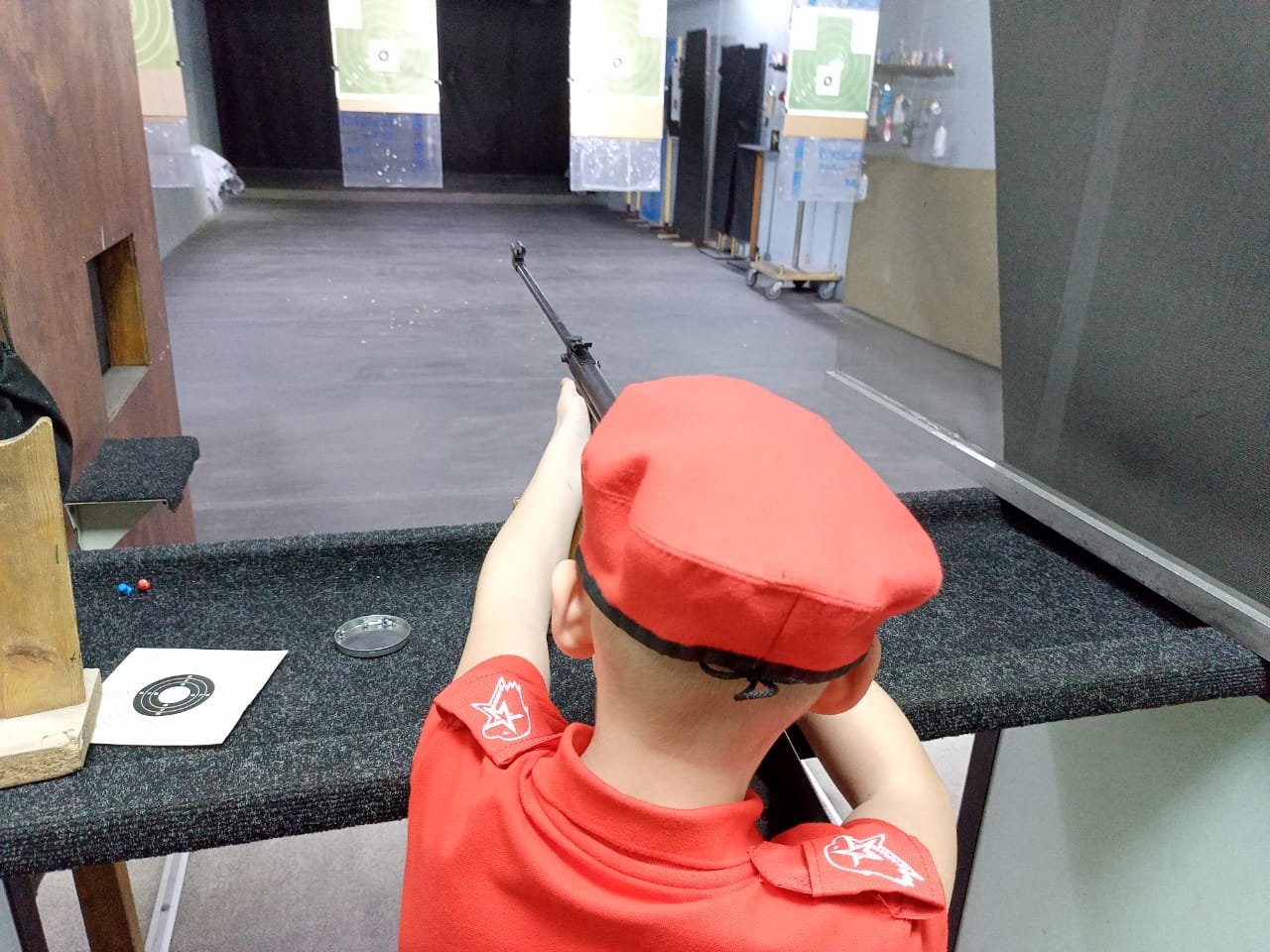Пионеры-юнармейцы Ивантеевки и Королёва провели совместное занятие по огневой подготовке в тире