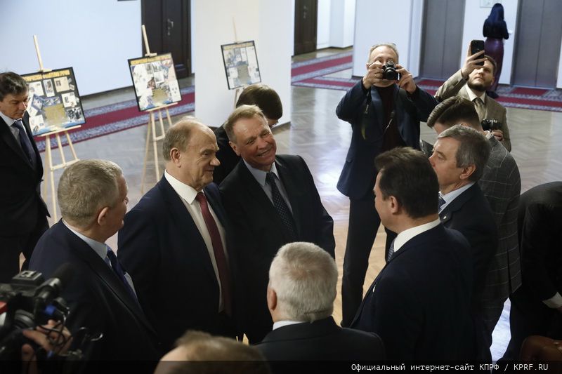 Г.А. Зюганов открыл в Госдуме выставку «Первые в Космосе»