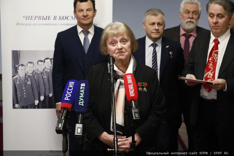 Г.А. Зюганов открыл в Госдуме выставку «Первые в Космосе»