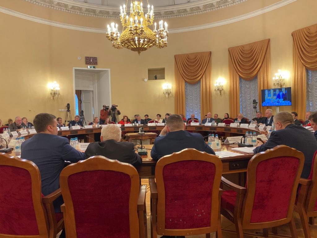 Олег Михайлович Зверев принял участие в круглом столе в Государственной Думе