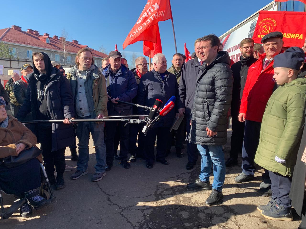 Для фронта и Победы - 136 гуманитарный конвой от КПРФ ушел в Новороссию и Курск