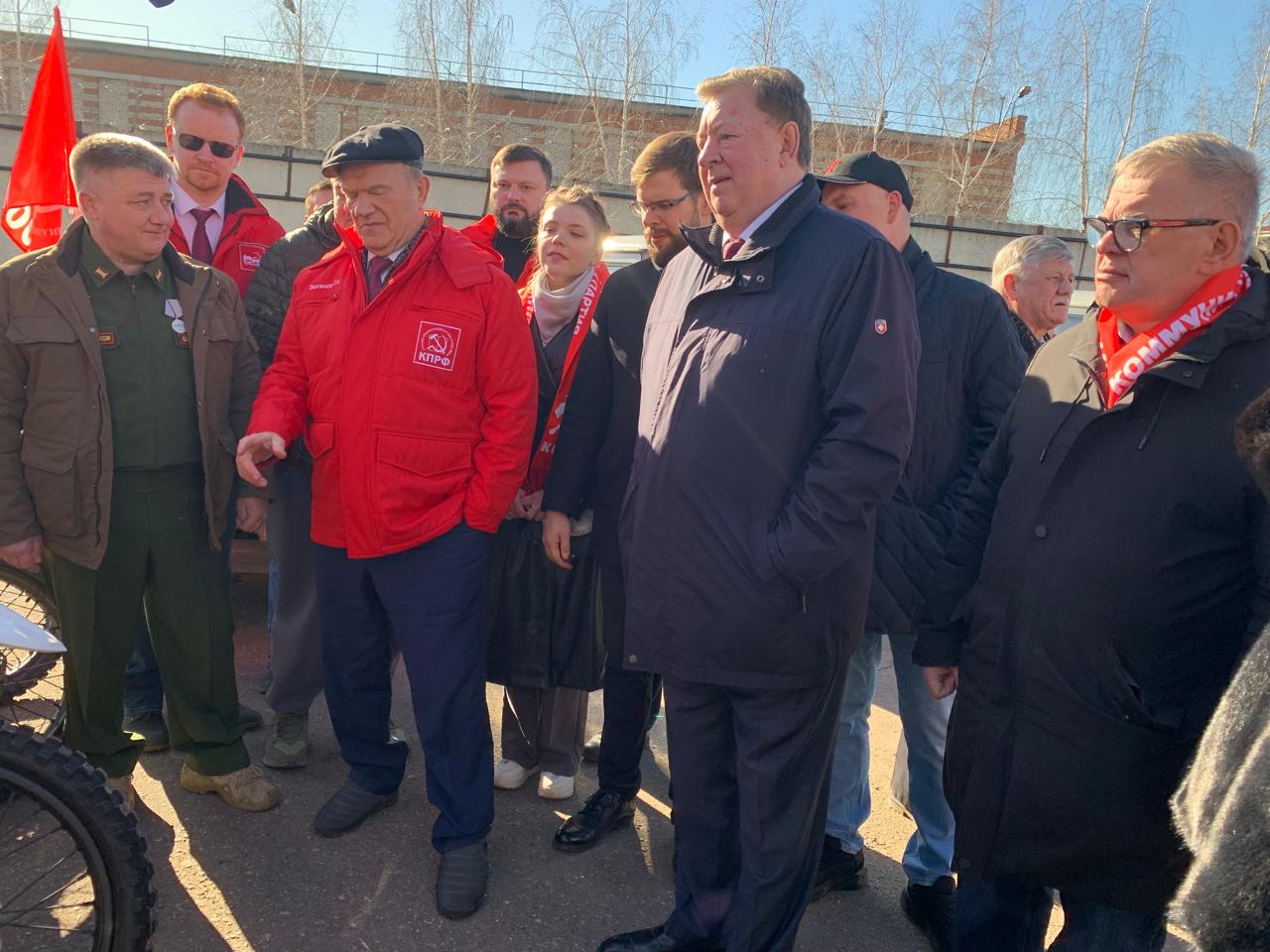 Для фронта и Победы - 136 гуманитарный конвой от КПРФ ушел в Новороссию и Курск