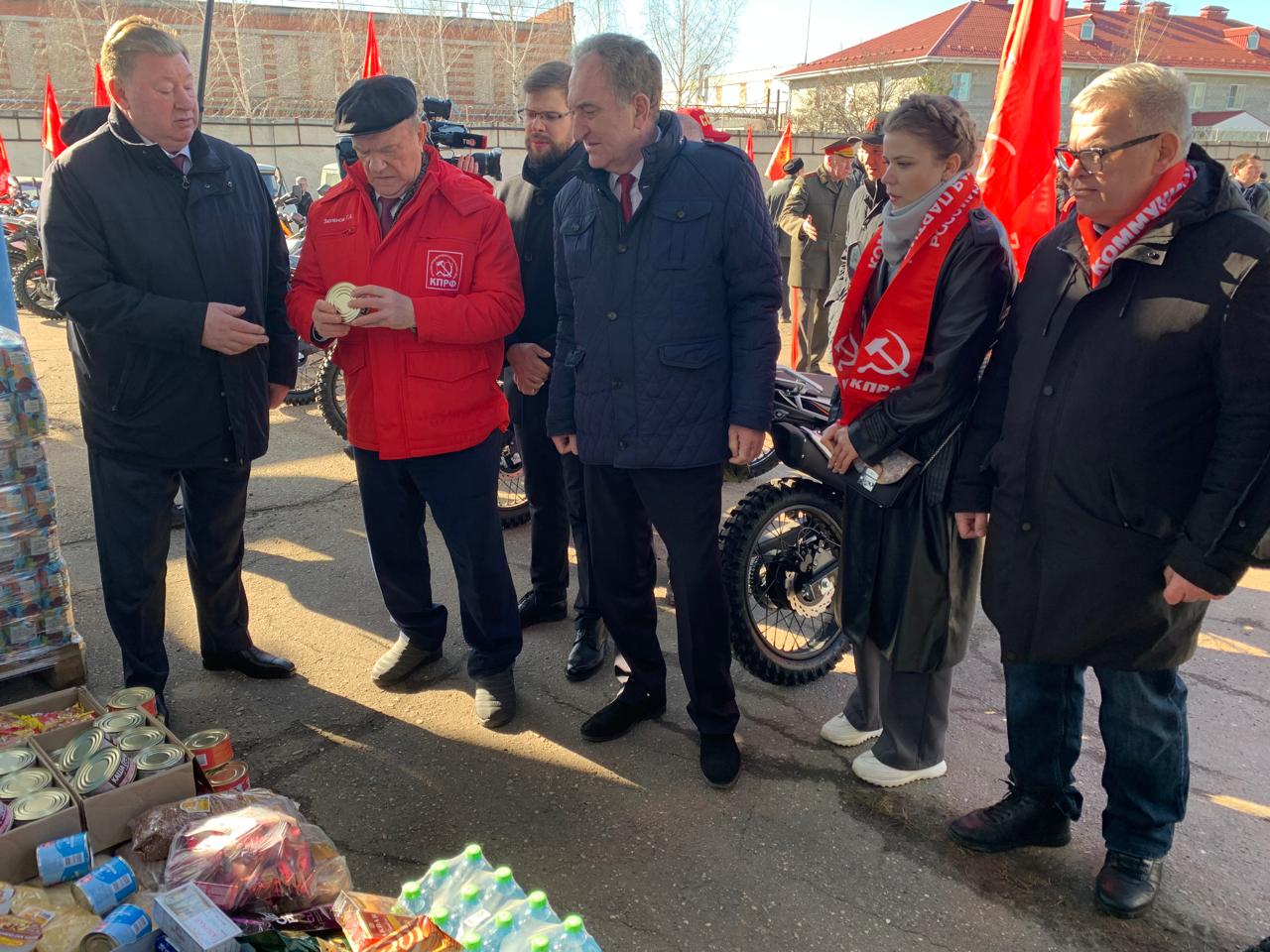 Для фронта и Победы - 136 гуманитарный конвой от КПРФ ушел в Новороссию и Курск