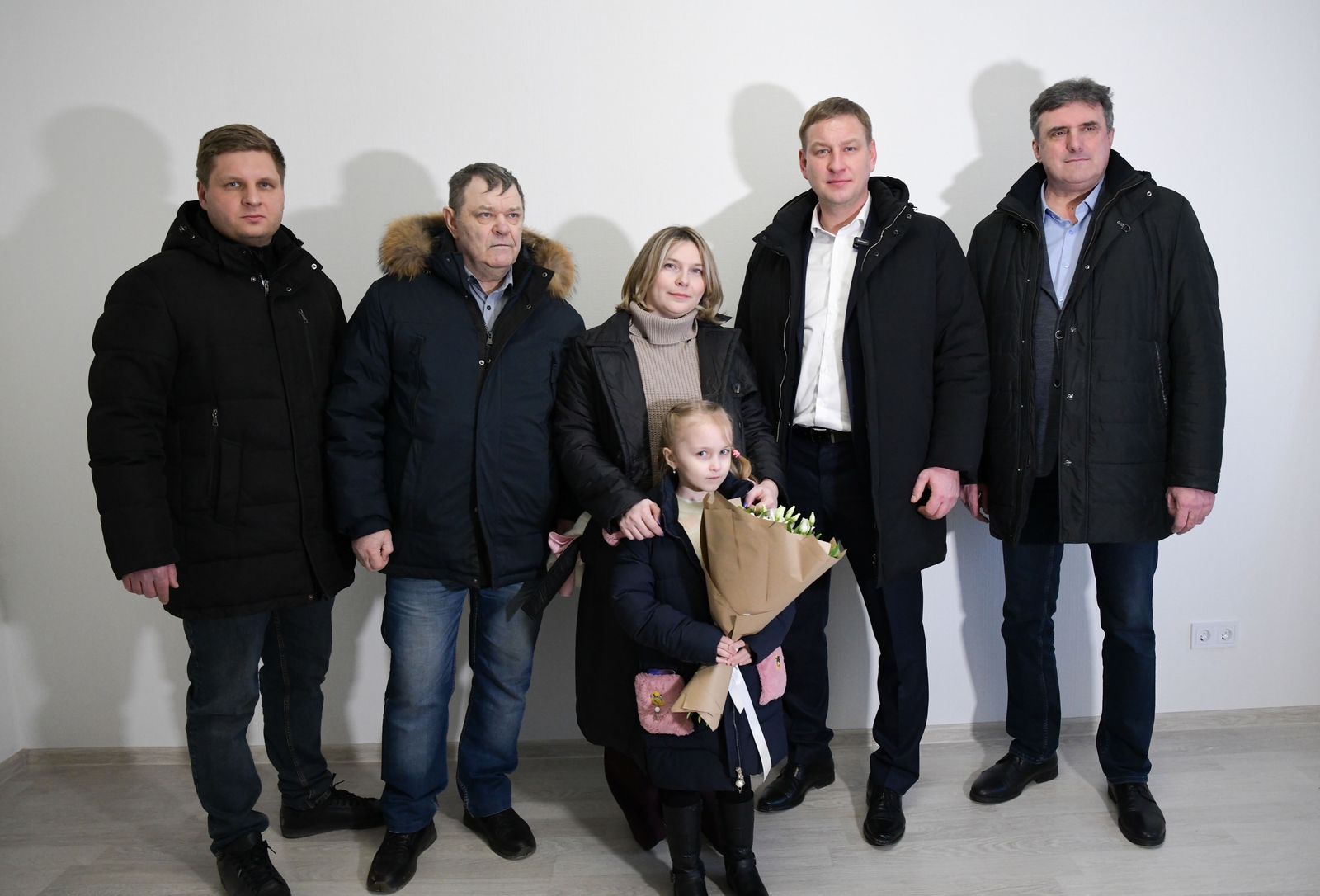 Депутат Дмитровского Совета депутатов от КПРФ Денис Стародубов принял участи в торжественном вручении ключей от новых квартир