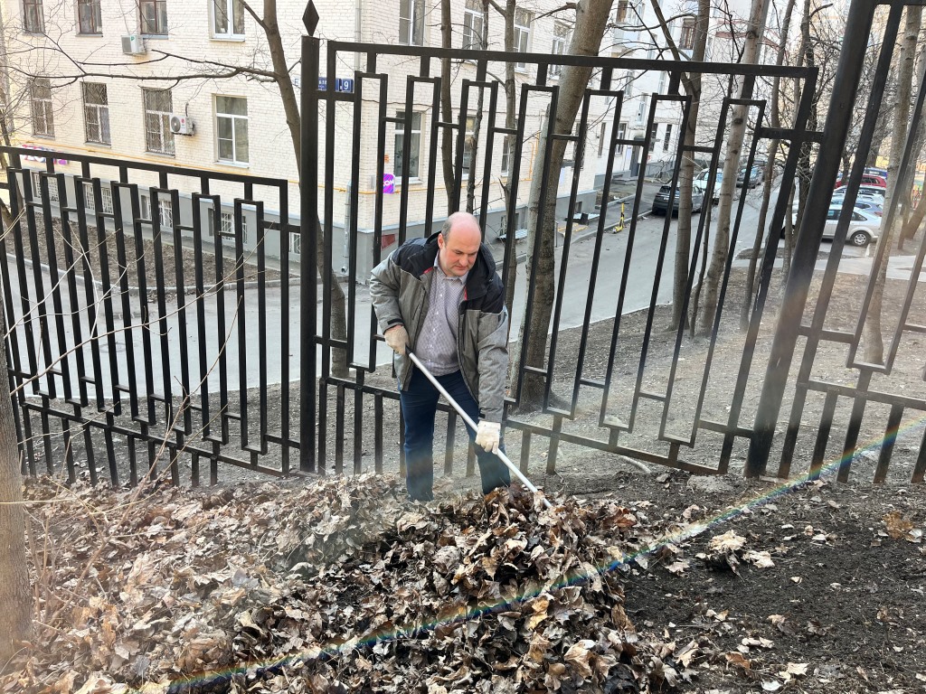 Подмосковные коммунисты провели Ленинский субботник на территории Обкома