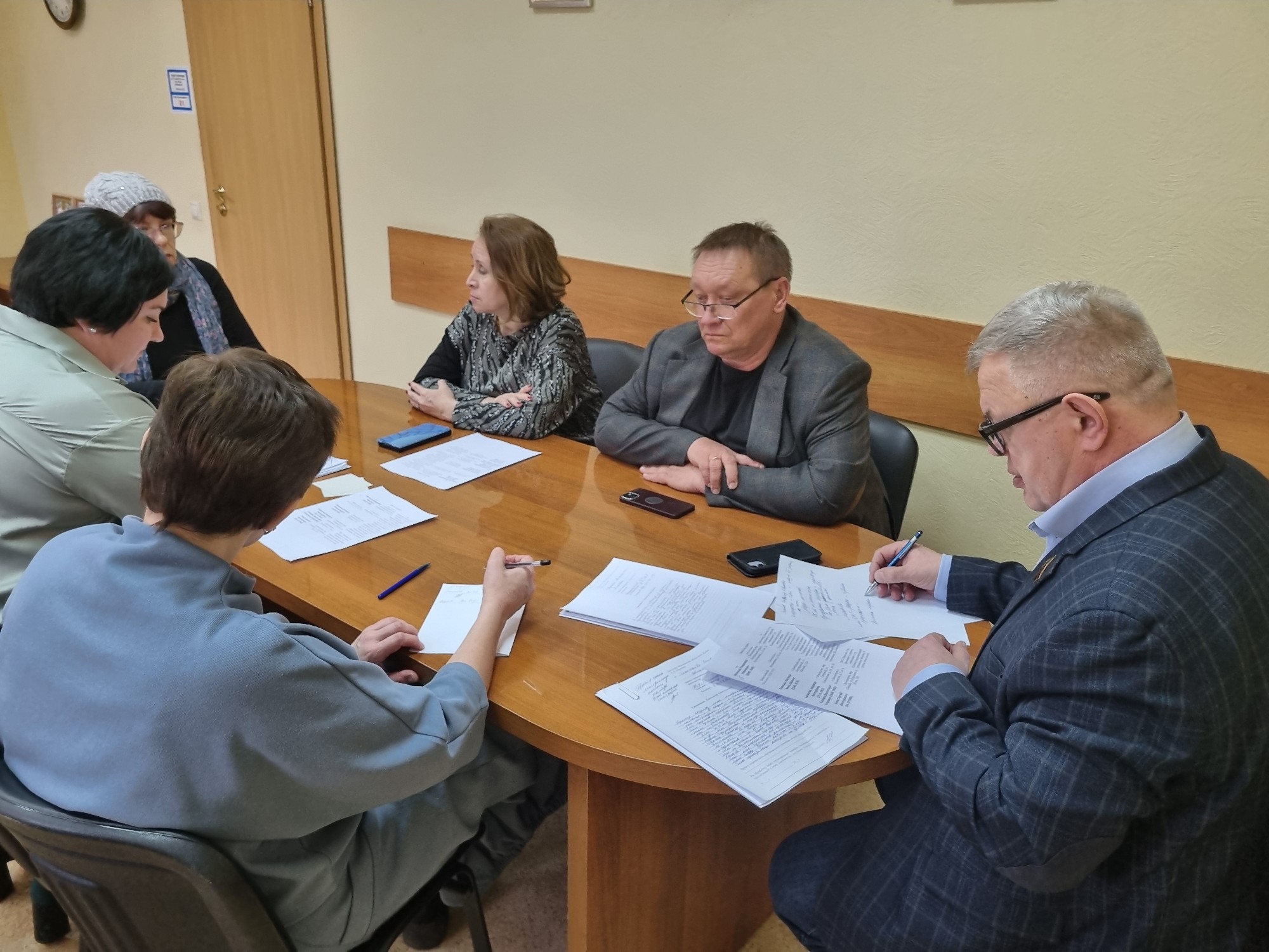 Руководитель фракции КПРФ в Московской областной Думе Александр Наумов провел прием жителей в Домодедове