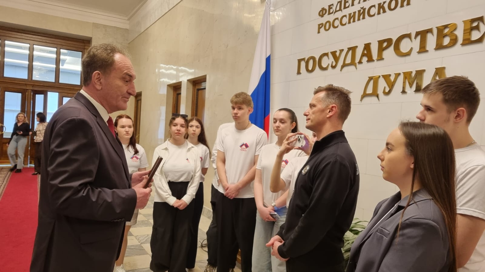 Николай Васильев встретился с участниками молодежного движения из Харьковской области