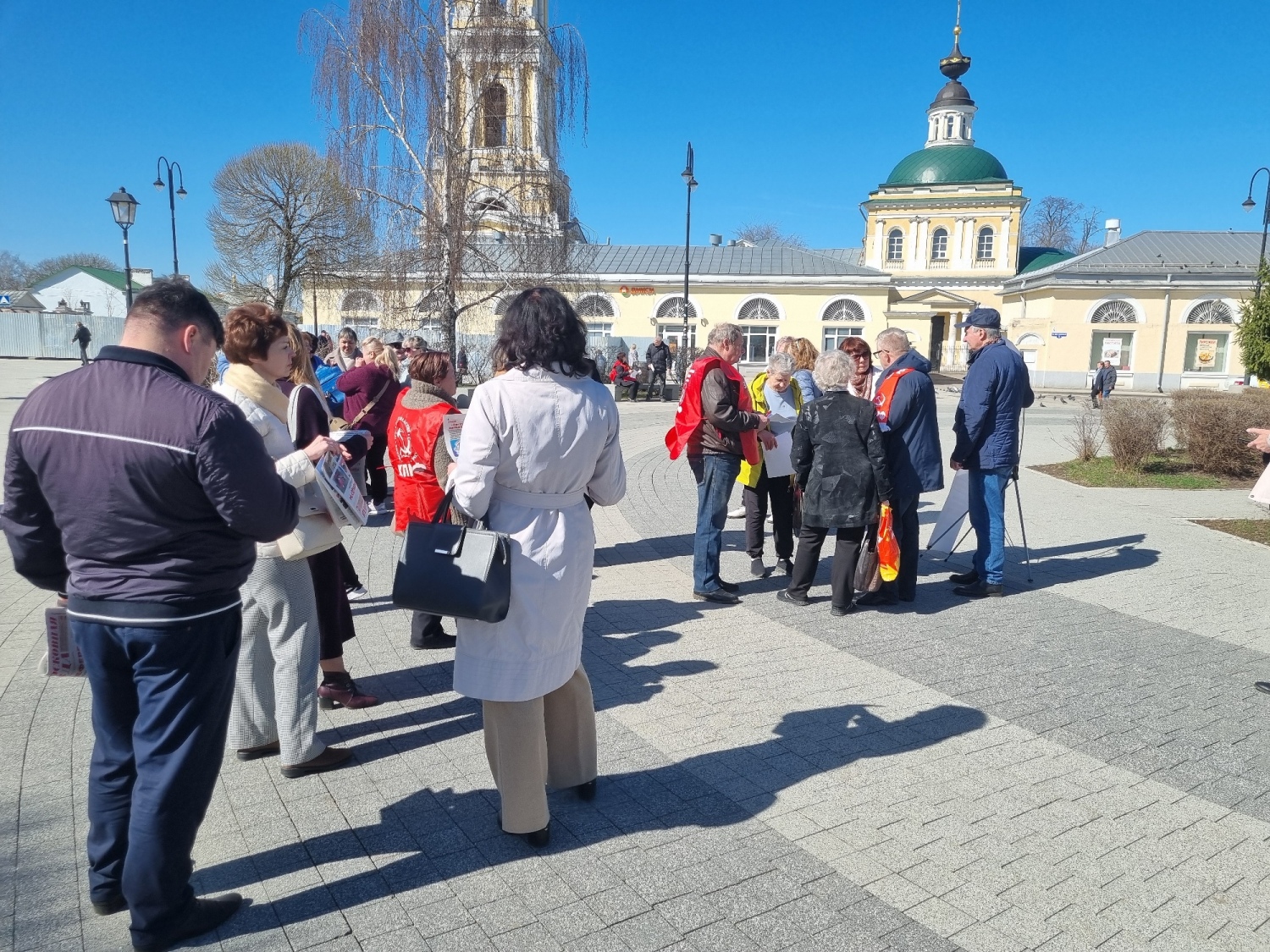 Секретарь МК КПРФ, руководитель фракции КПРФ в Мособлдуме Александр Наумов провел в Коломне Народный референдум