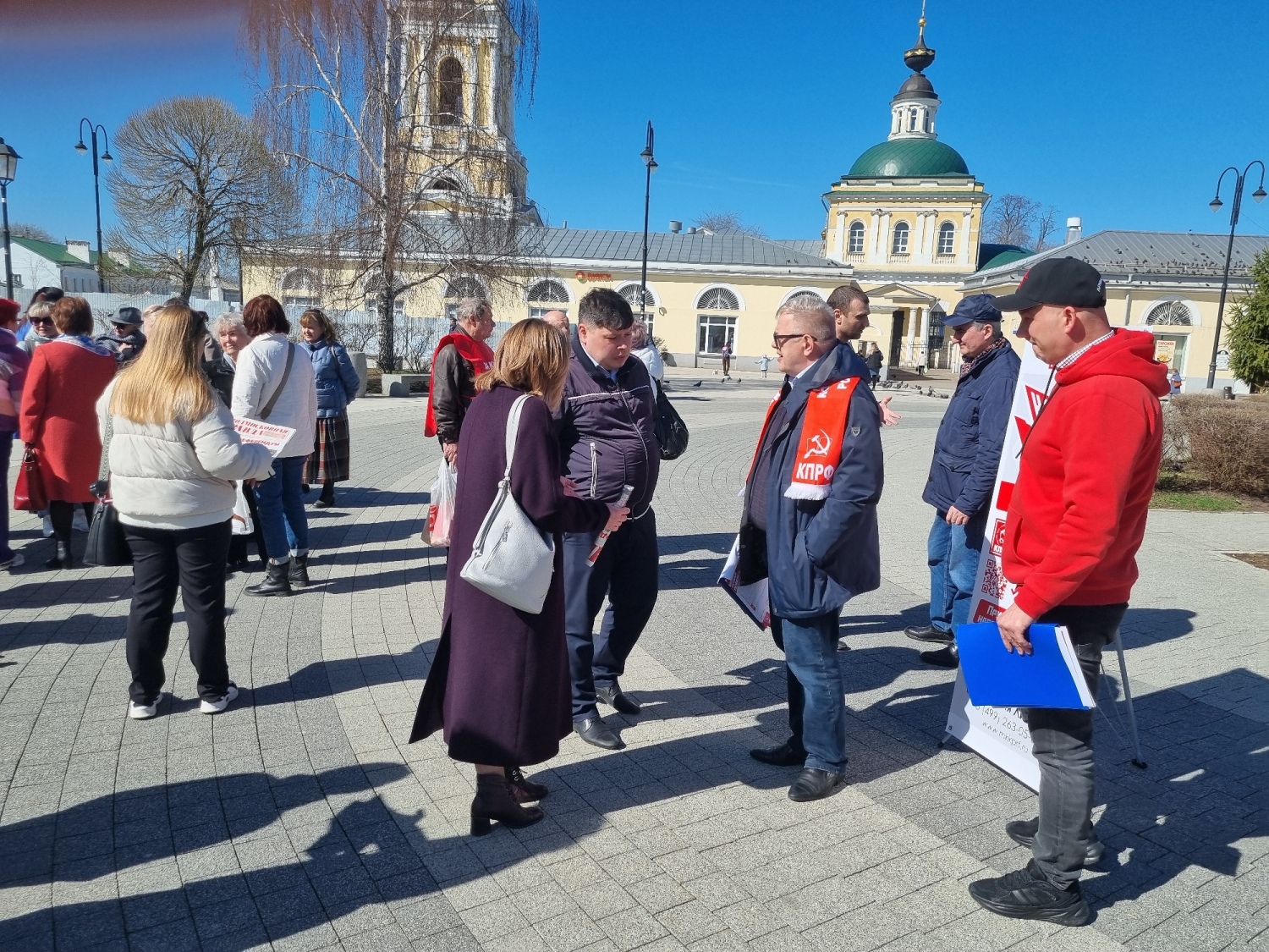 Секретарь МК КПРФ, руководитель фракции КПРФ в Мособлдуме Александр Наумов провел в Коломне Народный референдум