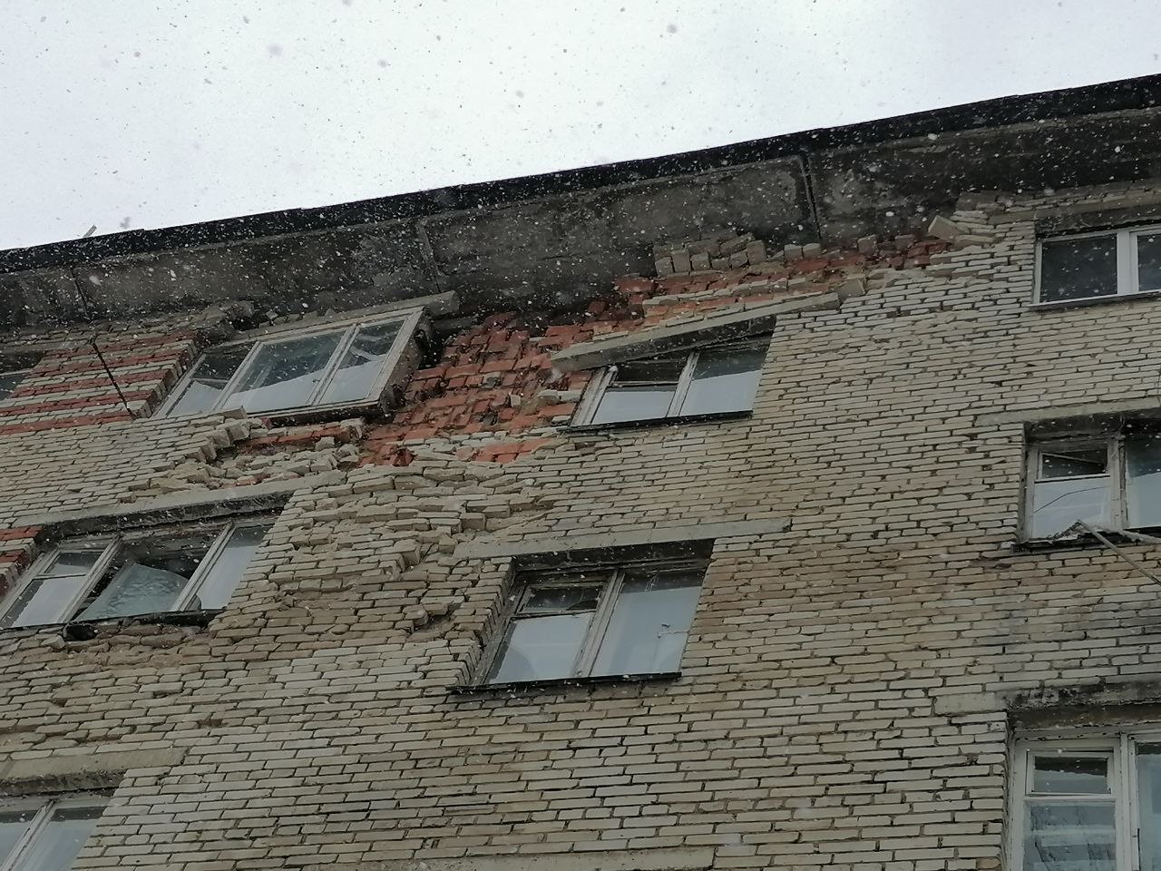 Жители Королёва находятся в опасности из-за заброшенных общежитий Министерства обороны