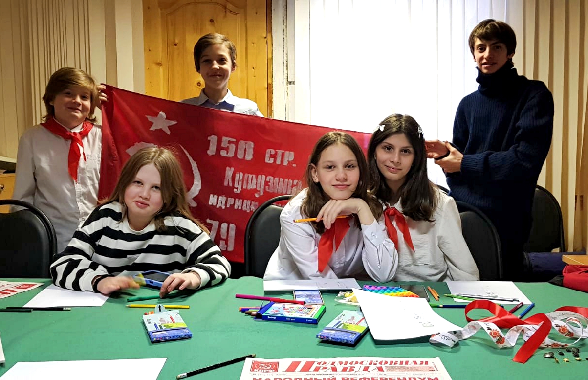 Символ Победы - красный