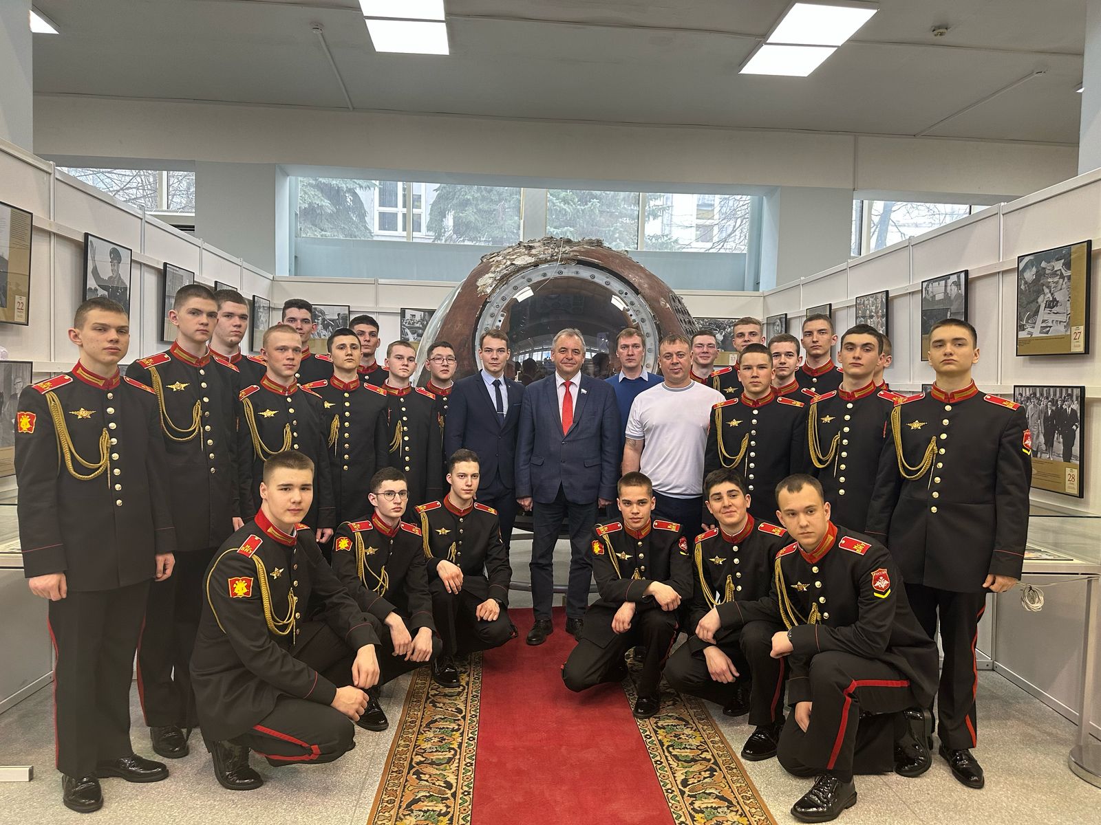 Королёвские коммунисты и комсомольцы вместе с кадетами Московского военно-музыкального училища им. Халилова посетили в день космонавтики музей РКК «Энергия»