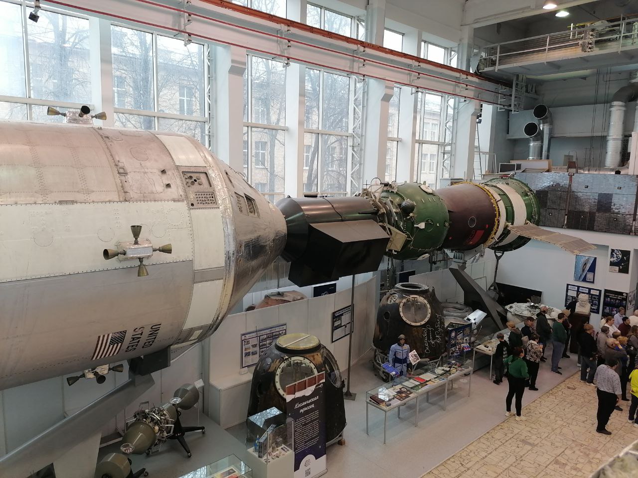 Королёвские коммунисты и комсомольцы вместе с кадетами Московского военно-музыкального училища им. Халилова посетили в день космонавтики музей РКК «Энергия»