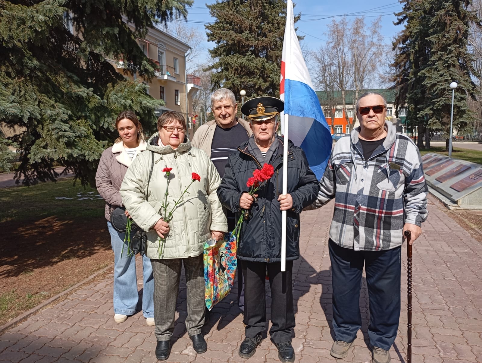 Воскресенские коммунисты чтут память о героях