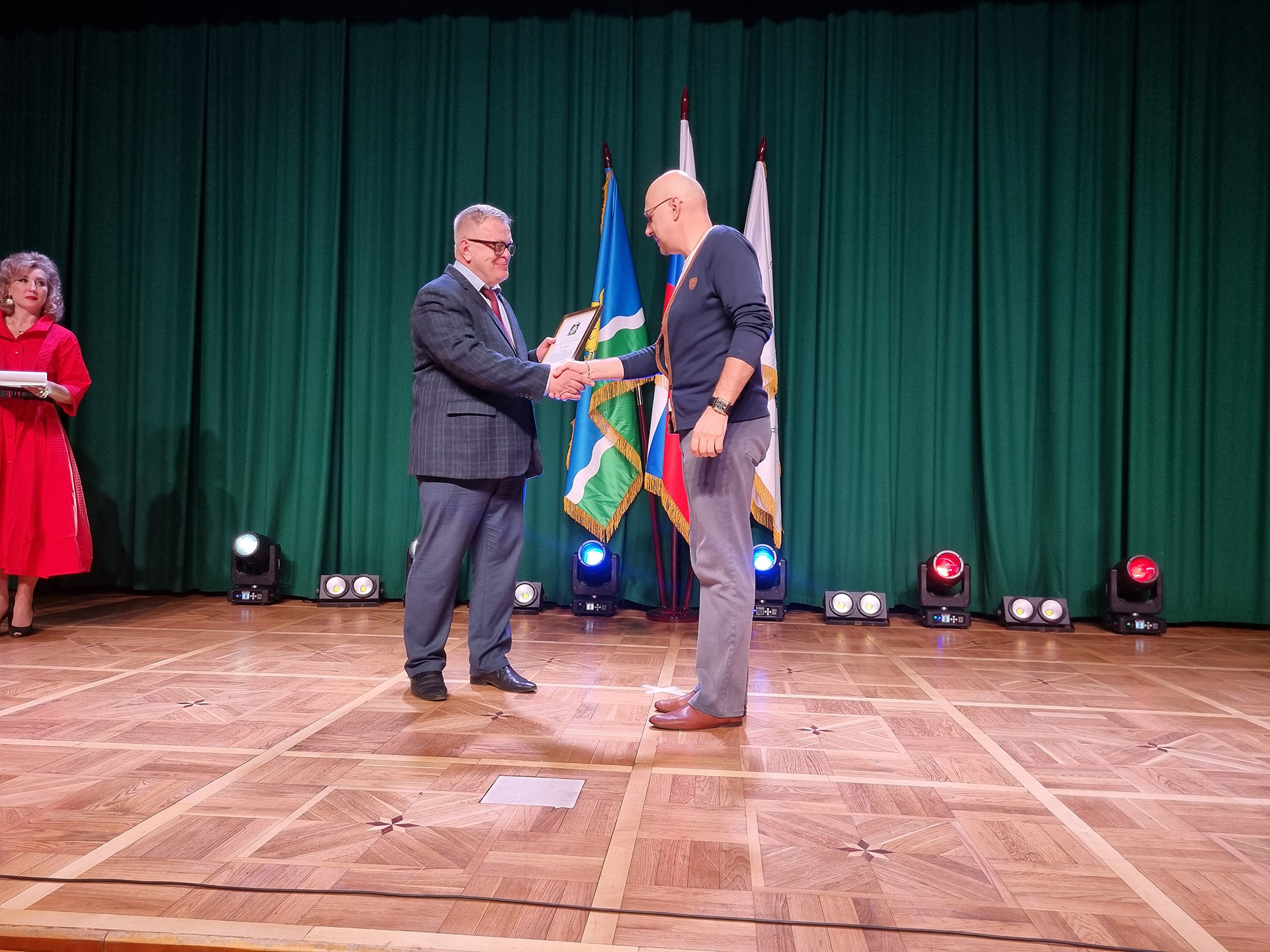Руководитель фракции КПРФ Александр Наумов поздравил сотрудников центра им. М.В. Хруничева с Днем космонавтики