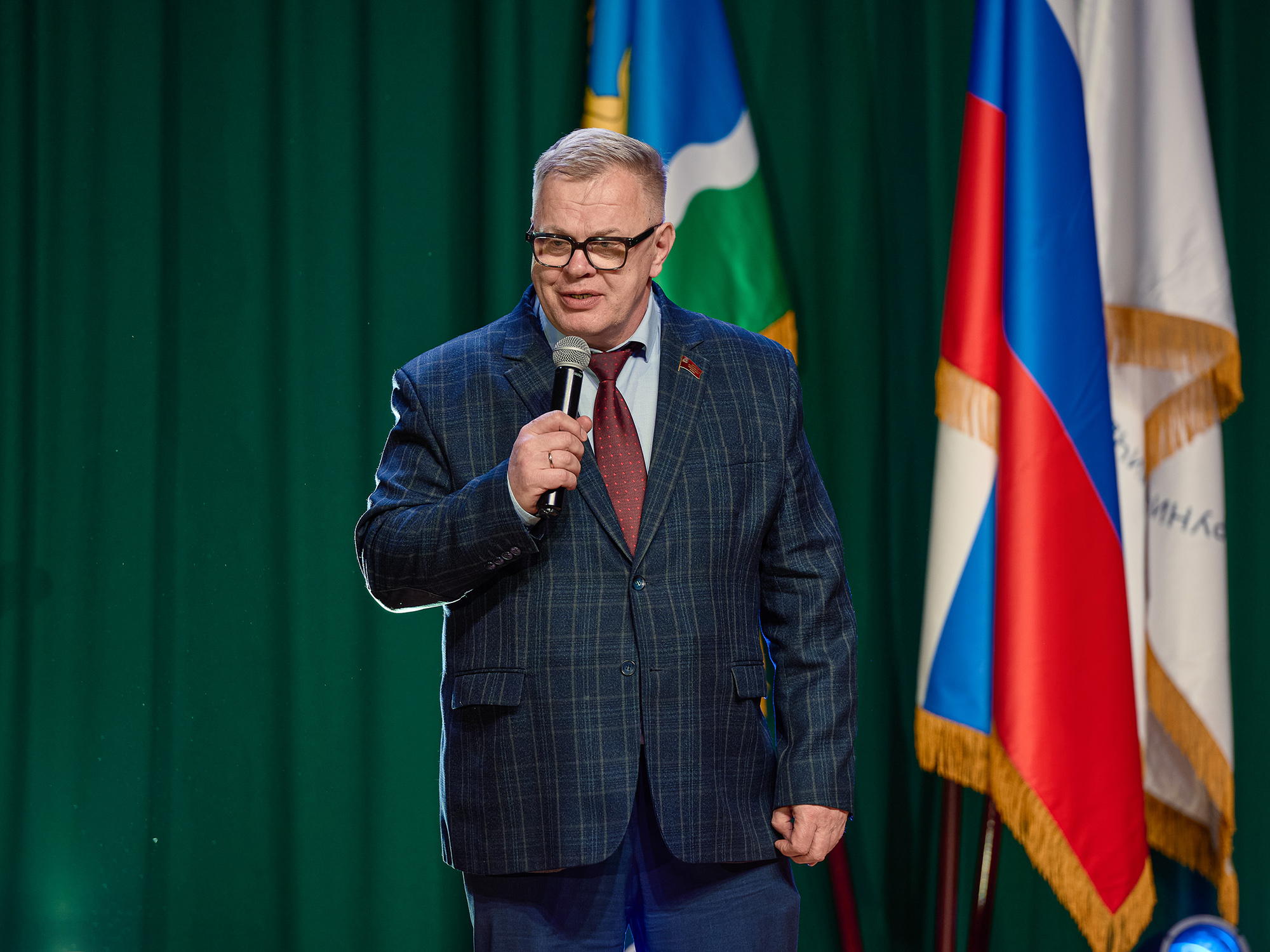 Руководитель фракции КПРФ Александр Наумов поздравил сотрудников центра им. М.В. Хруничева с Днем космонавтики