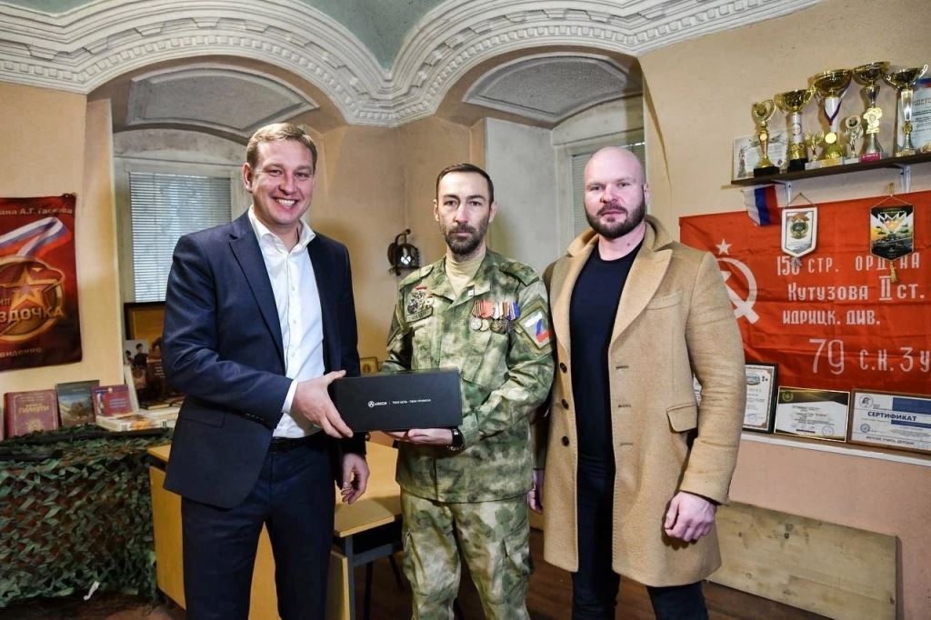 Александр Корнев передал на СВО тепловизионный прицел