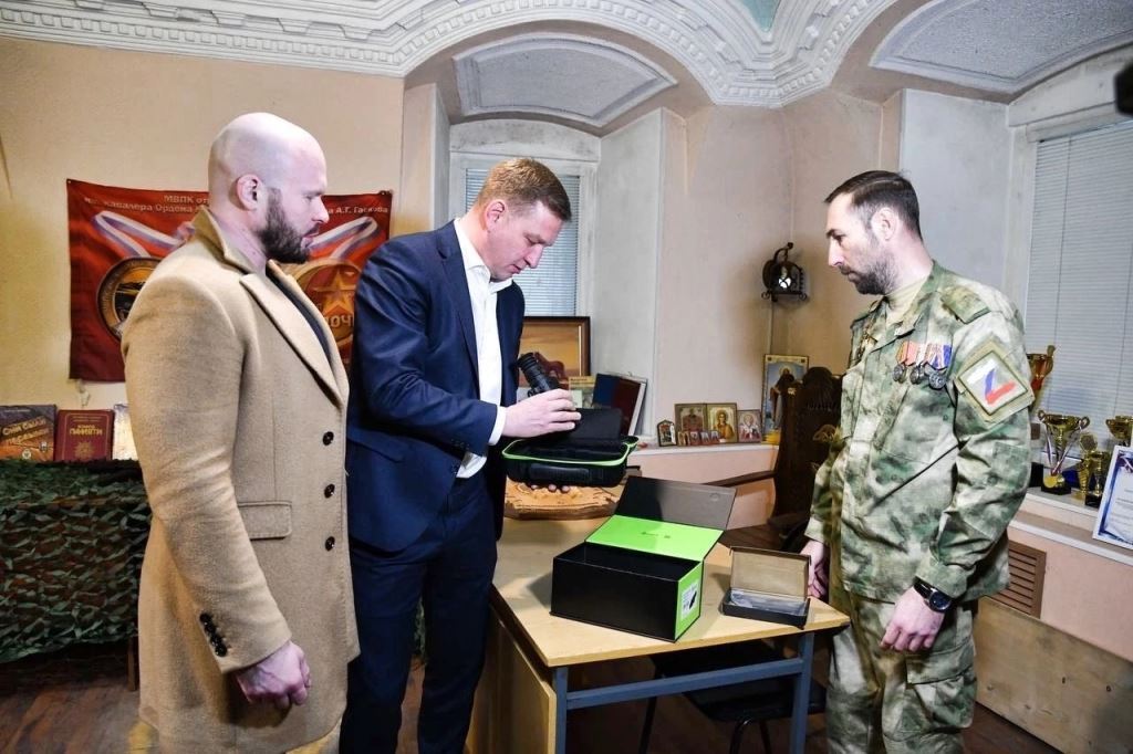 Александр Корнев передал на СВО тепловизионный прицел