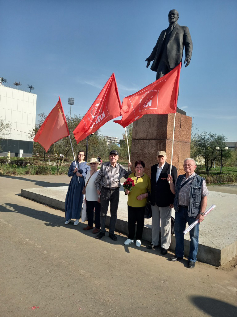 Возложение цветов к памятнику В.И. Ленина