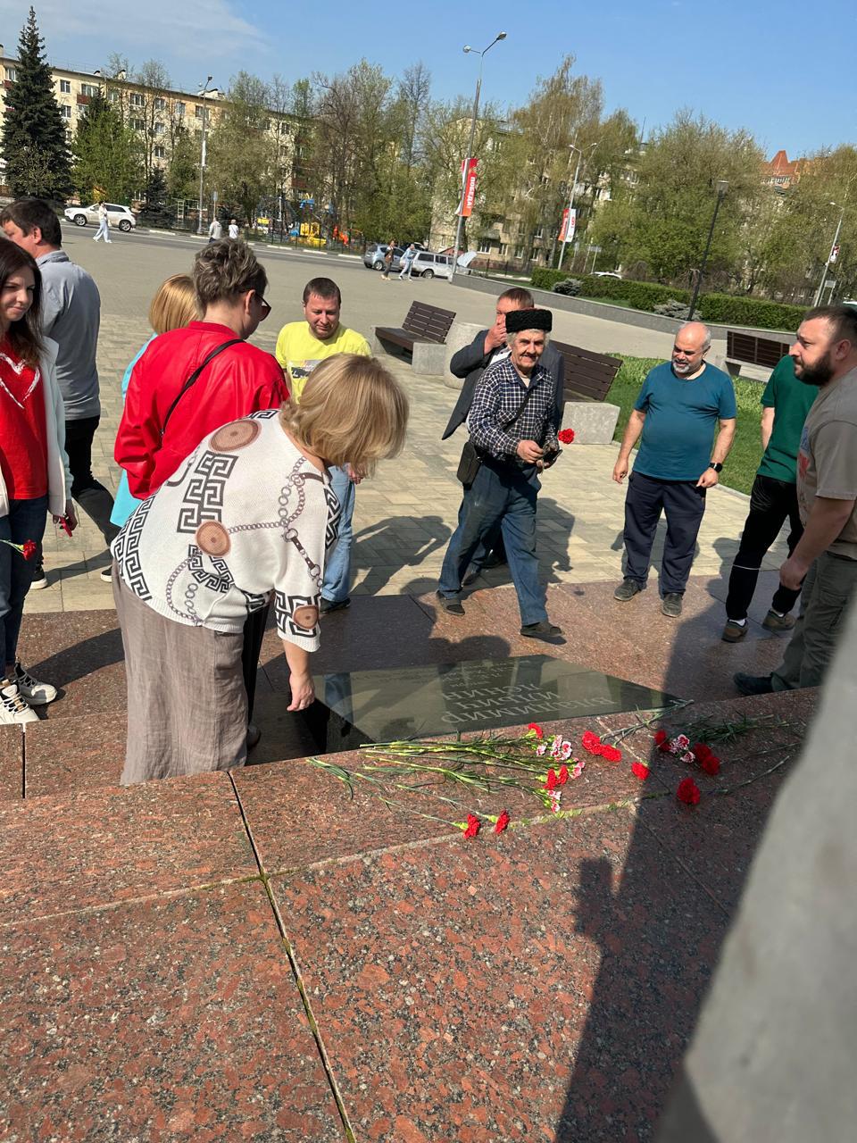 Возложение цветов к памятнику Ленина в Домодедово