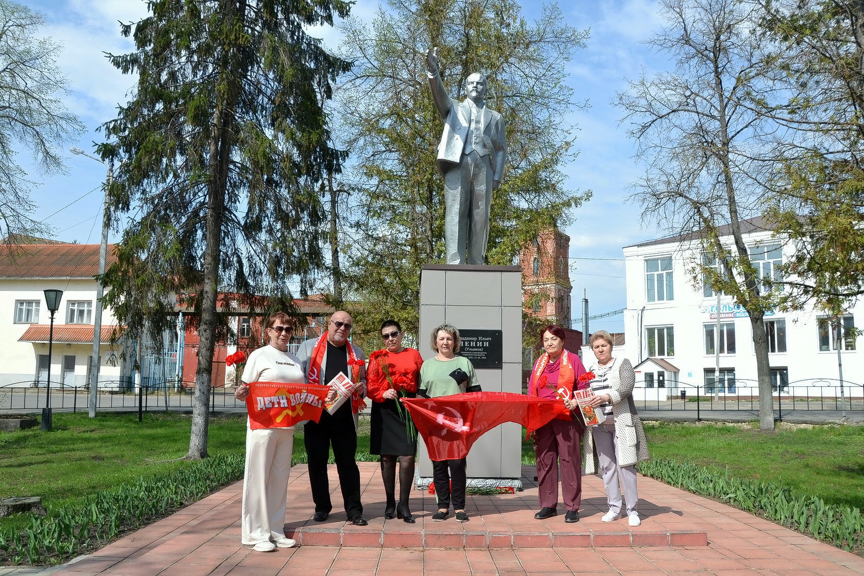 «Ленин и теперь живее всех живых!»