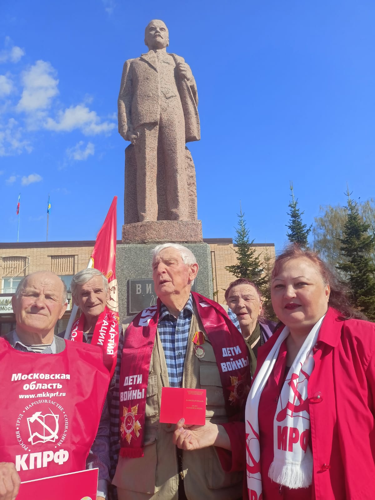 Ленин с нами на все времена